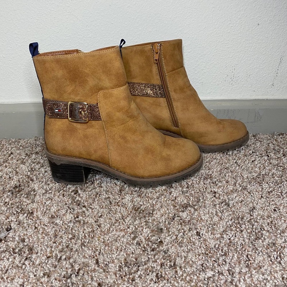 Tommy Hilfiger girls brown heeled boots size 2